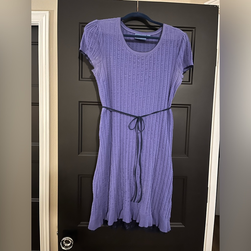 Vera Wang dress w lace embellishment.  Size medium.